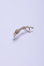 Load image into Gallery viewer, Panthére Ear Cuff